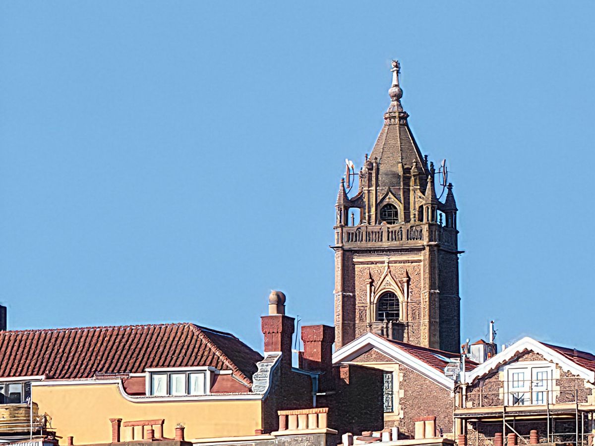A shot taken on the Honor 400 Pro 50x zoom on a church building with AI assistance