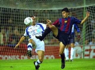 Javier Saviola playing for Barcelona against Tenerife, 2001