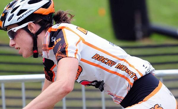Lea Davison (Team Maxxis-Rocky Mountain) crashed but was able to continue racing.