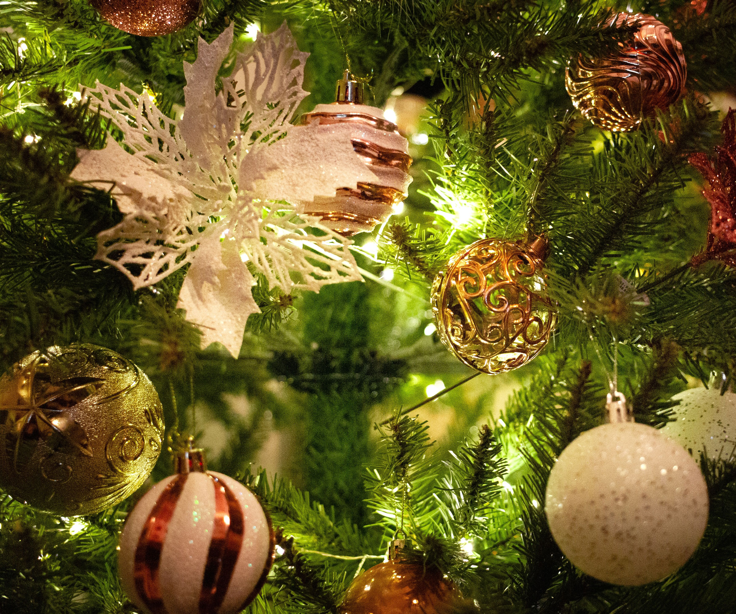 Christmas tree with ornaments and cleverly arranged lights