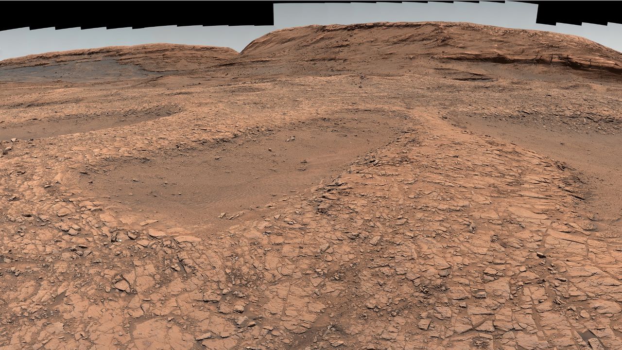 NASA's Curiosity and Perseverance rovers capture sweeping Mars panoramas (video)
