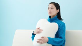 Woman holding Fufuly pillow