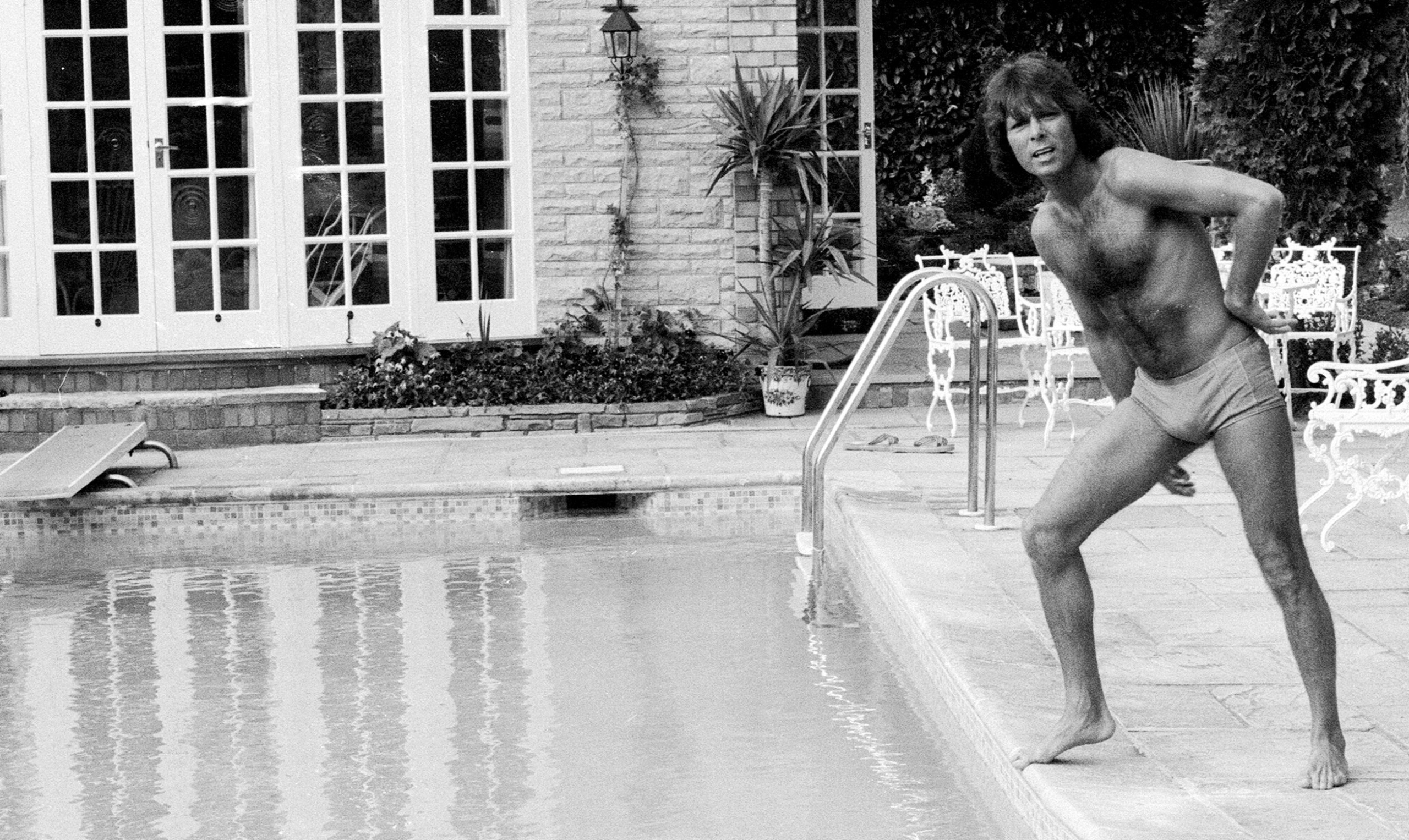 Cliff Richard relaxing at home in 1978