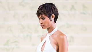Joan Smalls with short hairstyle for thick hair