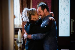 Janine Butcher and Mick Carter kiss in the pub