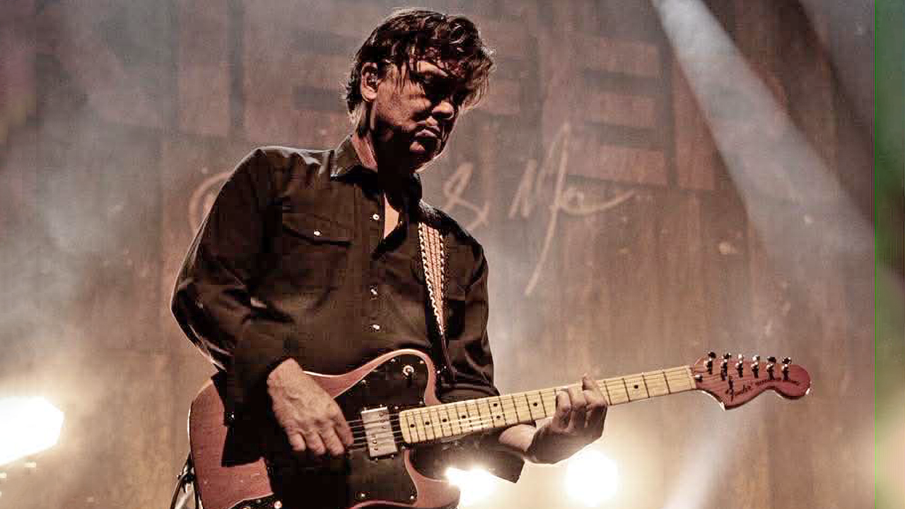 Doug Pettibone performs onstage