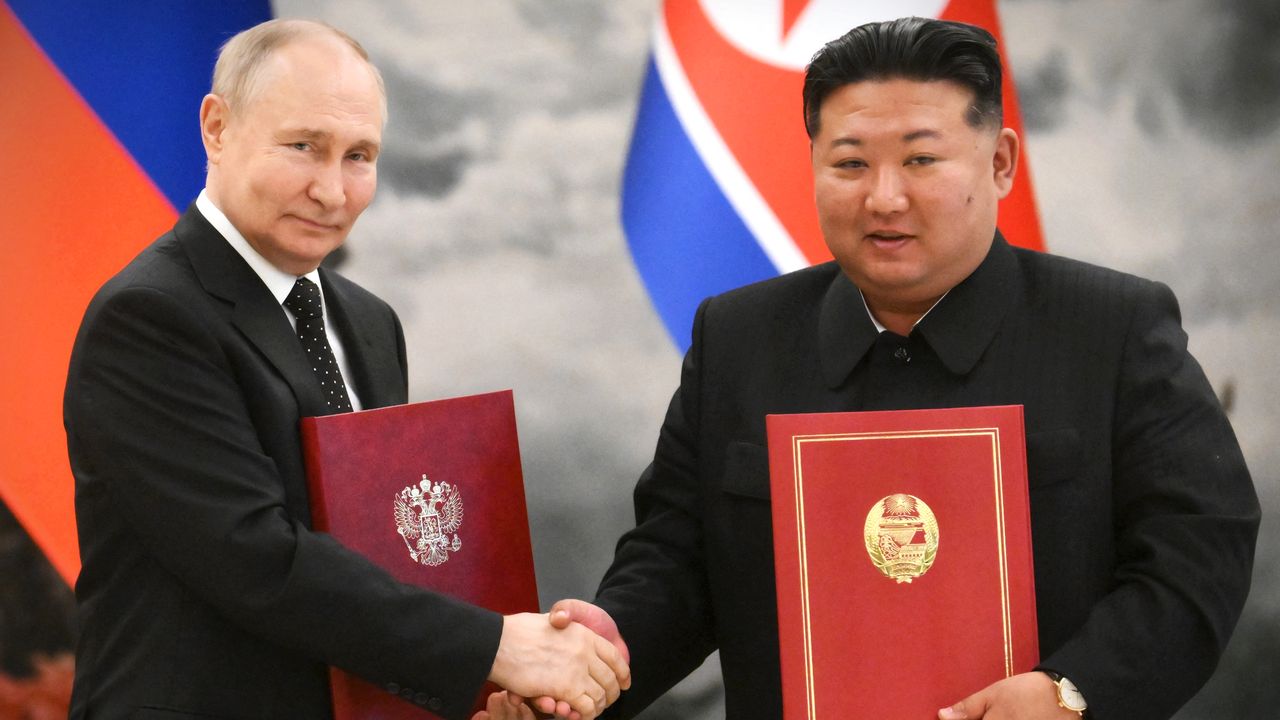 Russian President Vladimir Putin and North Korea&#039;s Kim Jong Un shake hands