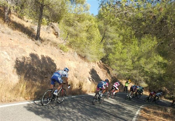 I bet I can descend off the Alto de la Cresta del Gallo before you can say it six times quickly.