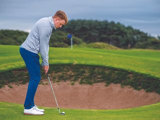 Murray Patterson demonstrating chipping from a tight lie