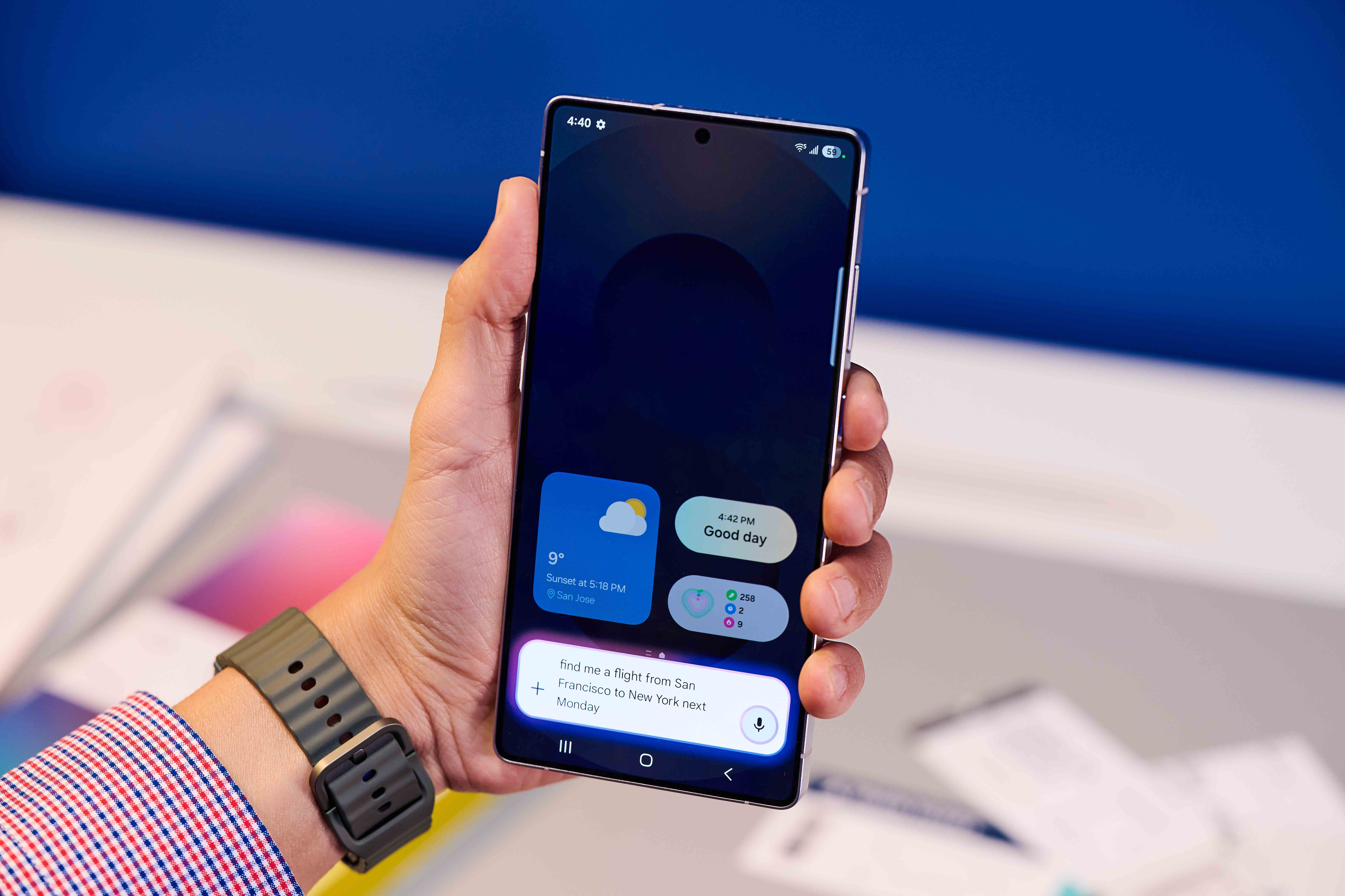 The Samsung Galaxy S25 Ultra can help you find flights.