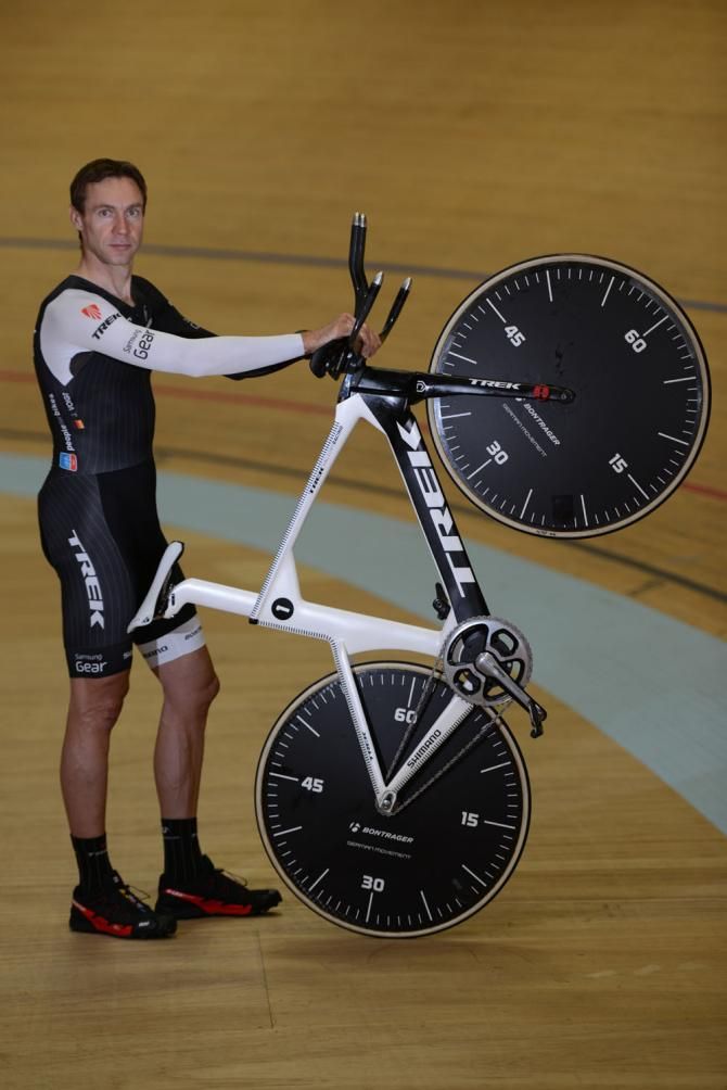 Jens Voigt (Trek Factory Racing) shows off his Hour Record bike