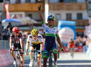Esteban Chaves (Orica-GreenEdge) wins queen stage at Giro d'Italia