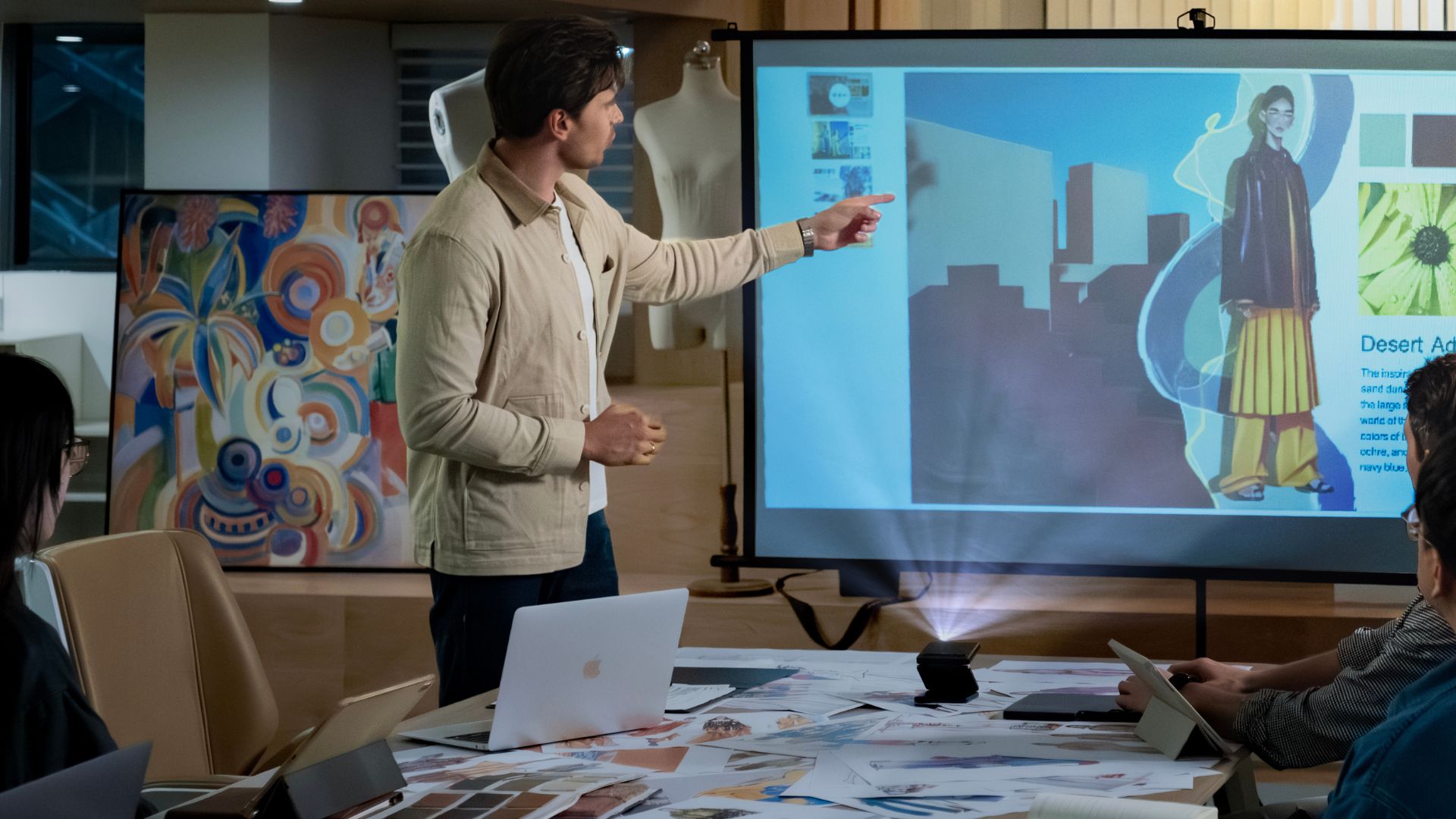 Aurzen ZIP Cyber projecting slides in an office