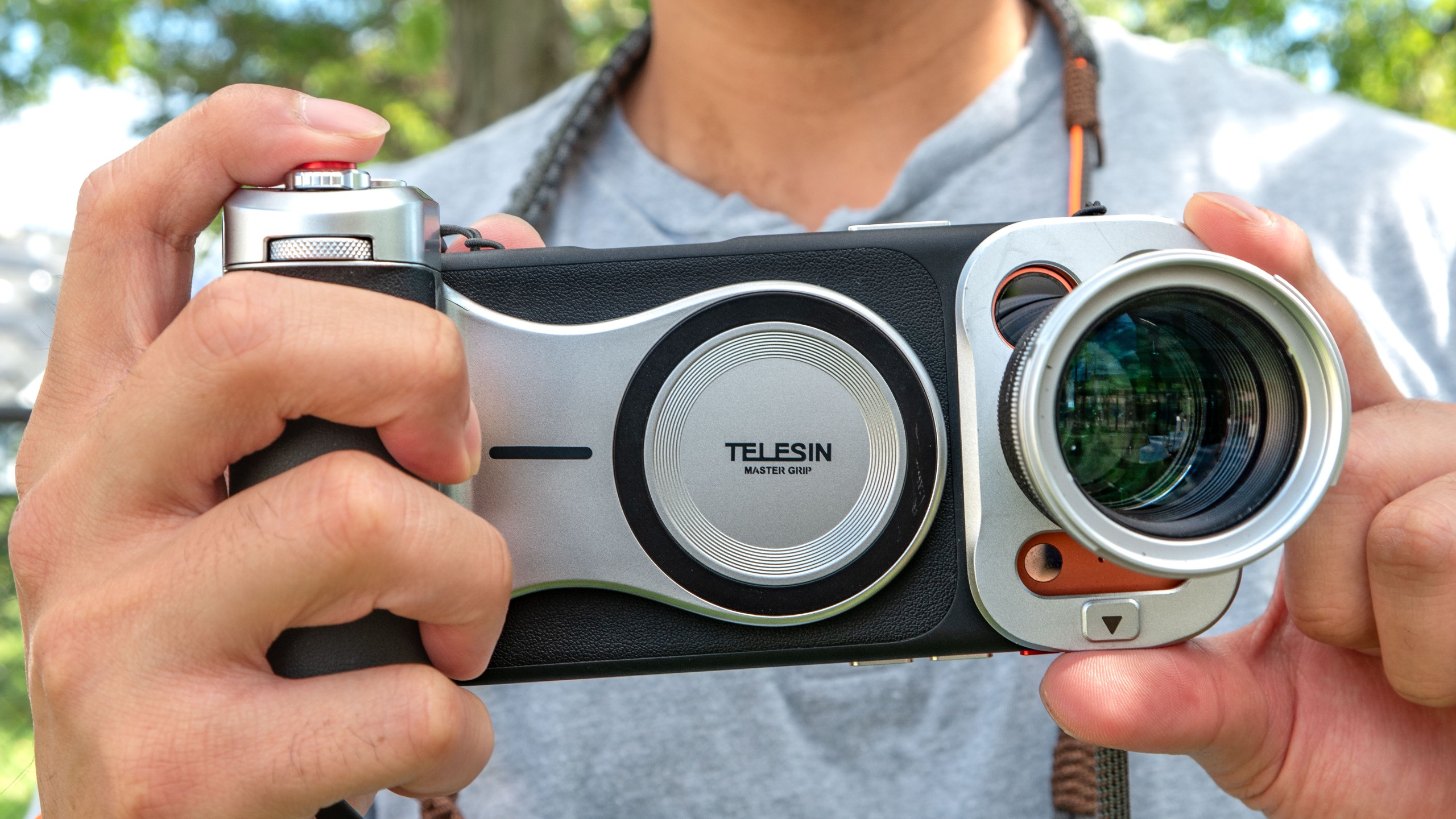 Telesin Master Grip Kit on iPhone.