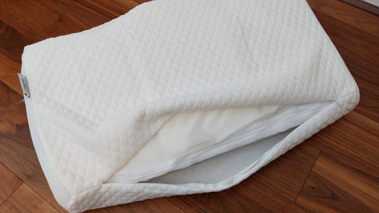 Groove Adjustable Memory Foam Pillow