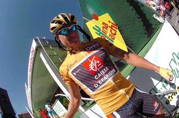 Efimkin leaves the sign-in podium and hopes to later climb on the finishing one to receive another golden jersey.
