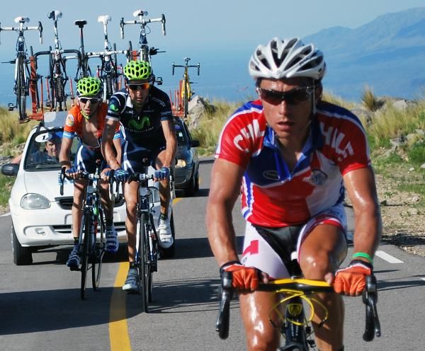 Marco Arriagada crests the final climb ahead of Mauricio Soler