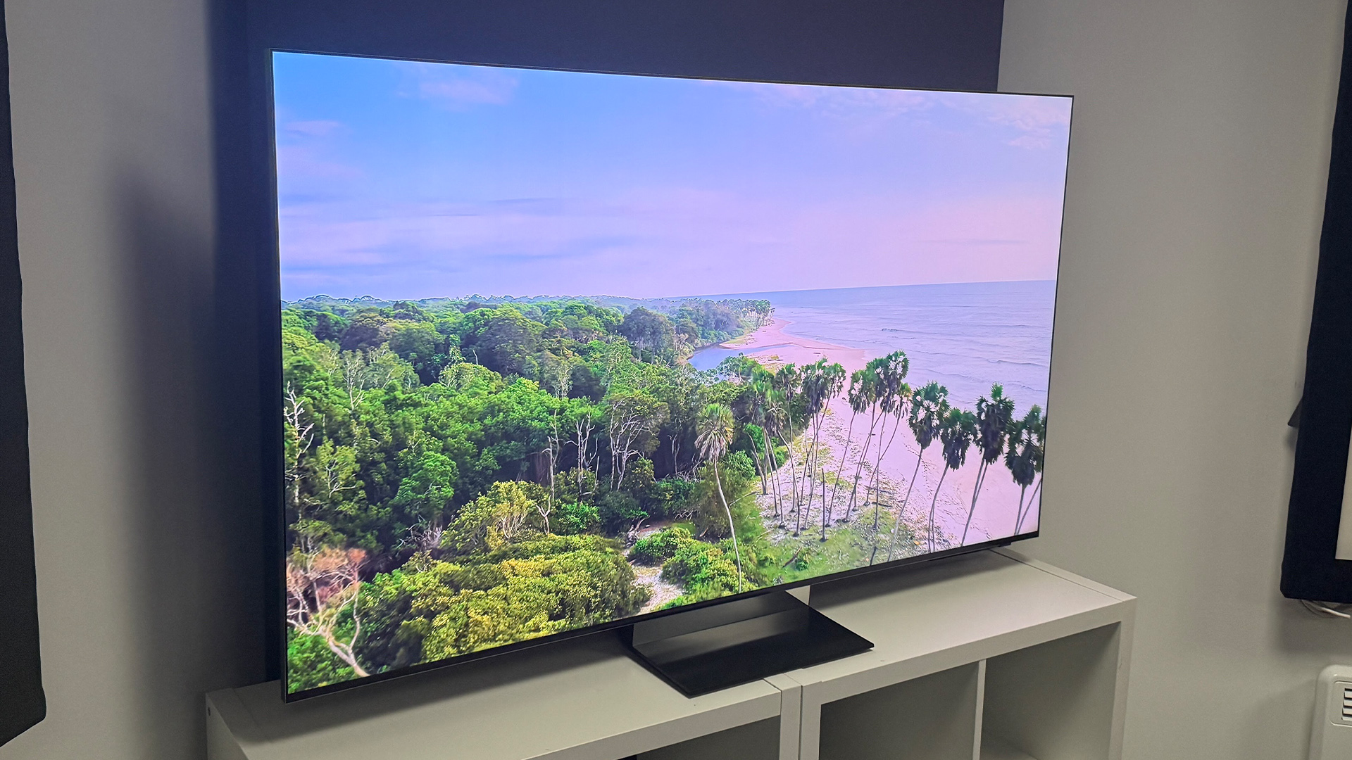 Samsung R95H RGB Mini LED