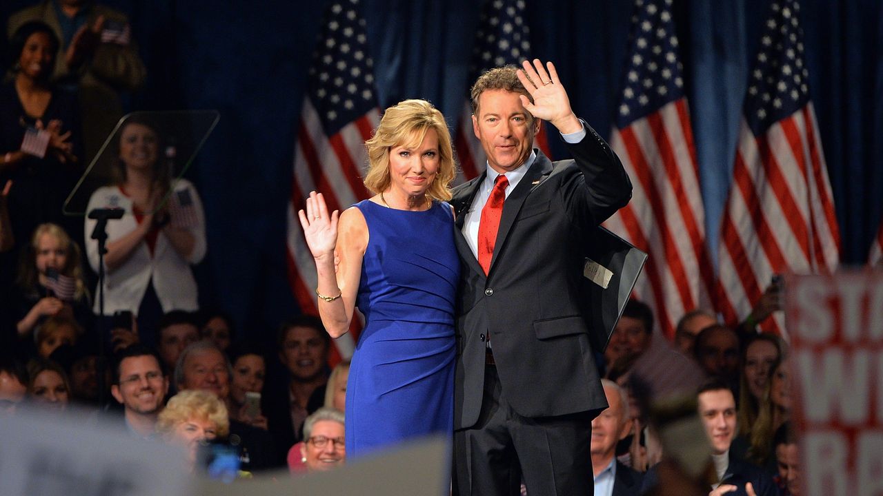 Face, Flag, Event, Flag of the united states, Formal wear, Gesture, Government, Audience, Tie, Official, 