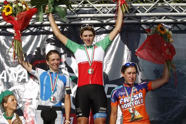 Elite women's road race podium (l-r): Tatiana Guderzo, Noemi Cantele and Silvia Valsecchi