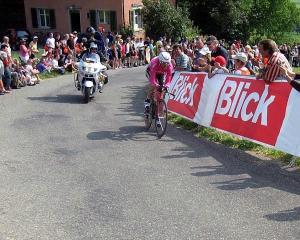 Jan Ullrich (T-Mobile) on his way to the best time of the day and the leader's jersey.