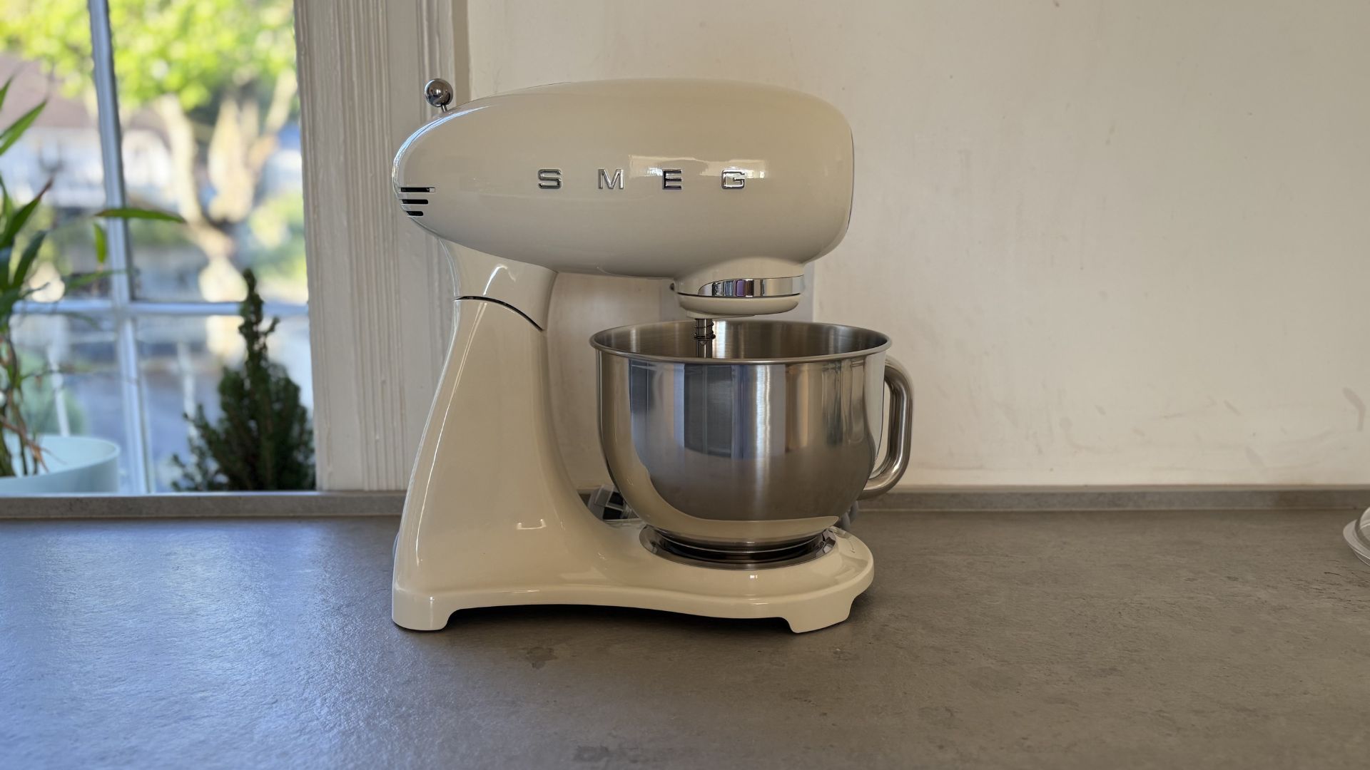 Testing the Smeg SM05 Stand Mixer