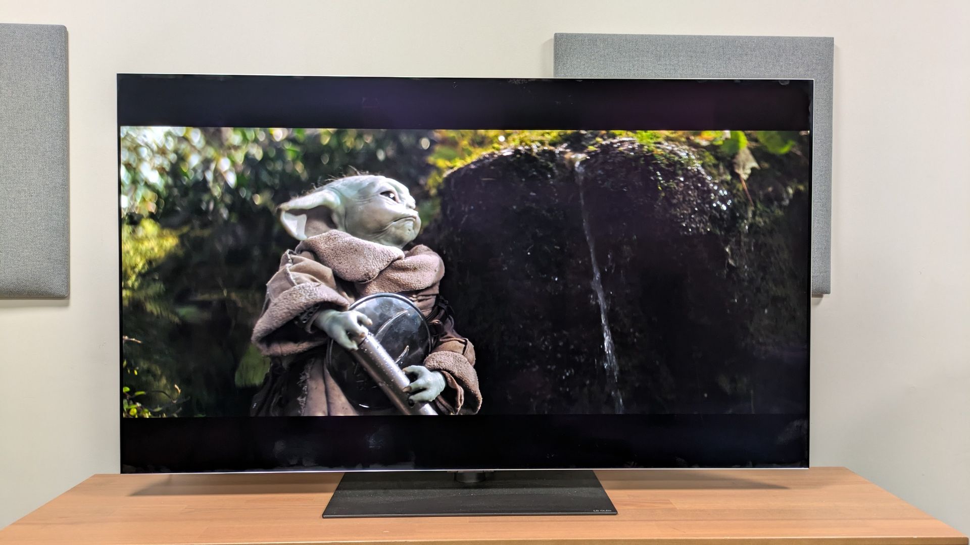 Star Wars the mandalorian & grogu 4k blu-ray on LG G6 showing grogu with a water bottle