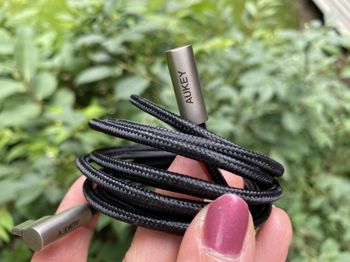 Aukey Right Angle Charging Cable Usb C To Lightning
