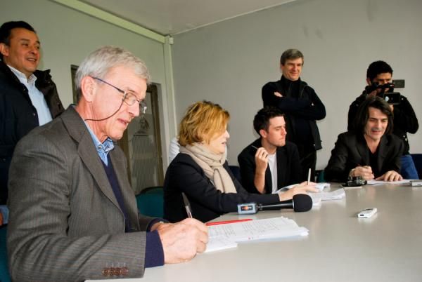 Many of the international press agencies were in attendance.