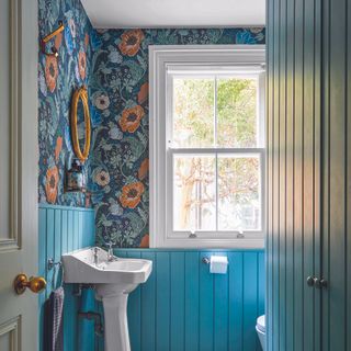Blue panelled bathroom with wallpaper