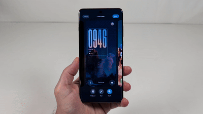 The new lockscreen animations and customization options in OxygenOS 16 on a OnePlus 13