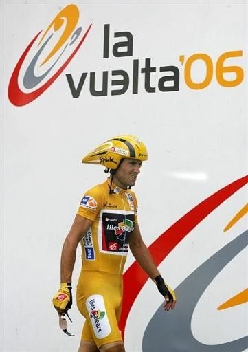 Alejandro Valverde (Caisse d'Epargne-Illes Balears) appears to have sore legs after his TT effort today, where he finished fourth, 13 seconds behind David Millar.