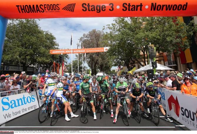The Tour Down Under peloton awaits the start of stage 3.
