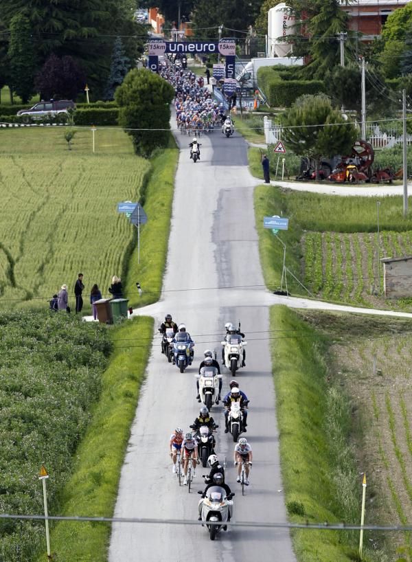 The leaders running out of time with 15km-to-go
