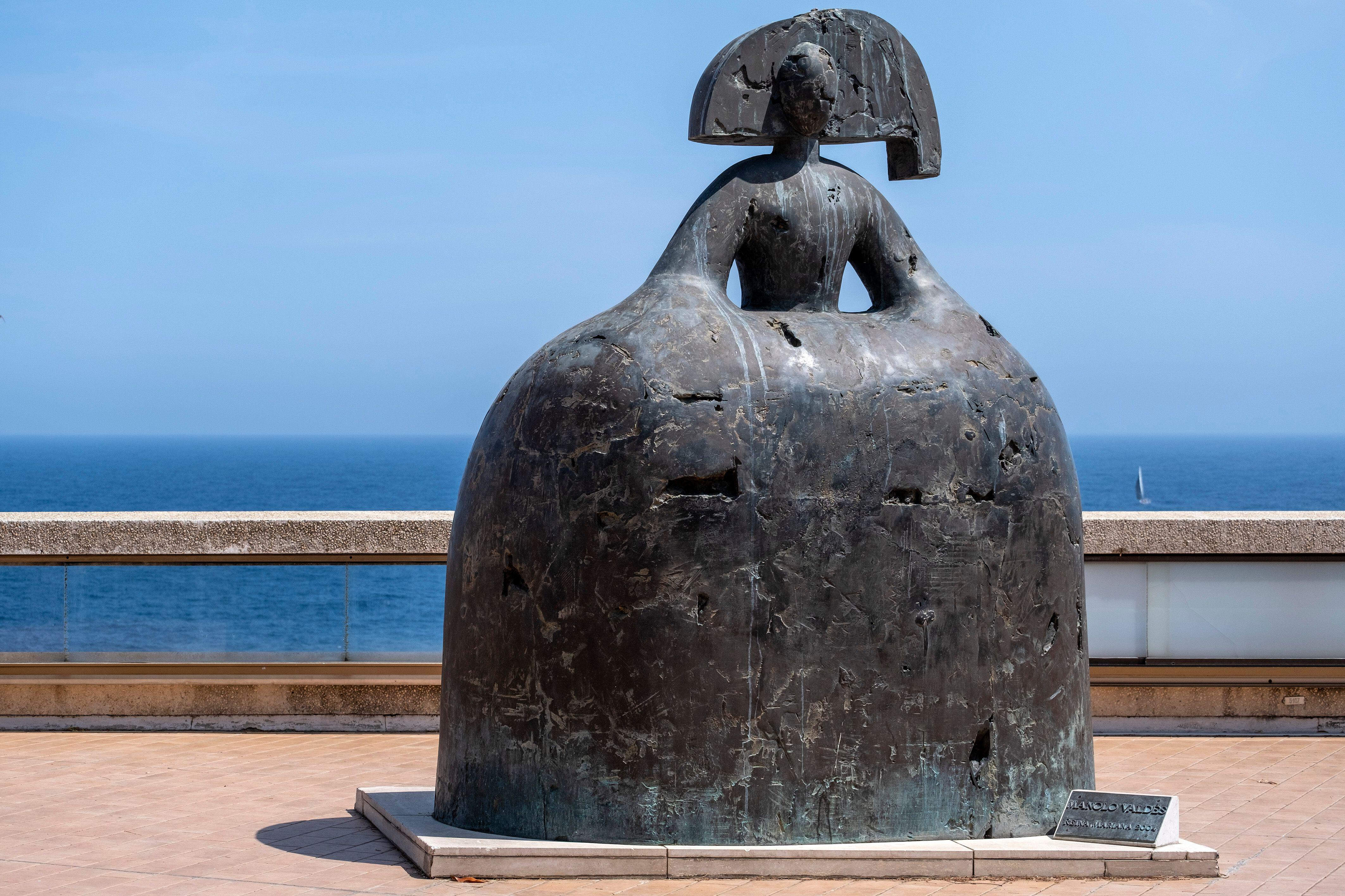 Bronze sculpture of a woman
