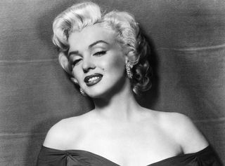 A black and white picture of Marilyn Munroe