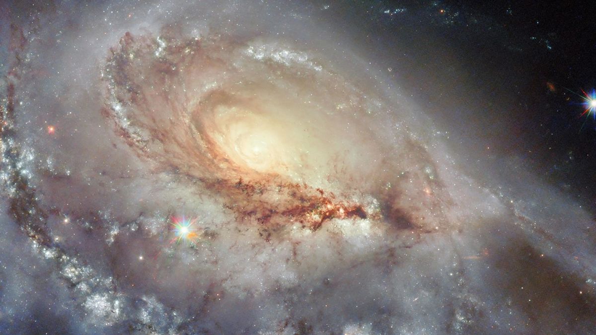 Space photo of the week: Bizarre 1-armed spiral galaxy stuns Hubble scientists