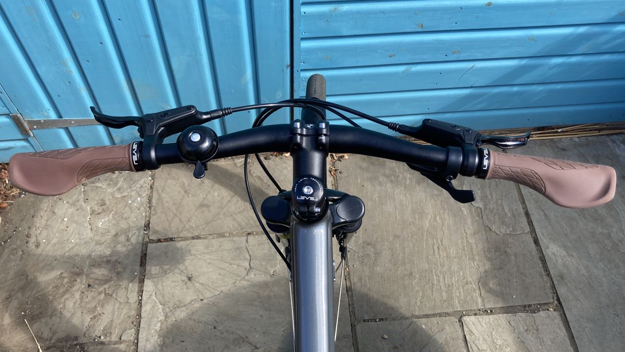 The handlebars of a Ribble Hybrid AL Trail with ergonomic grips
