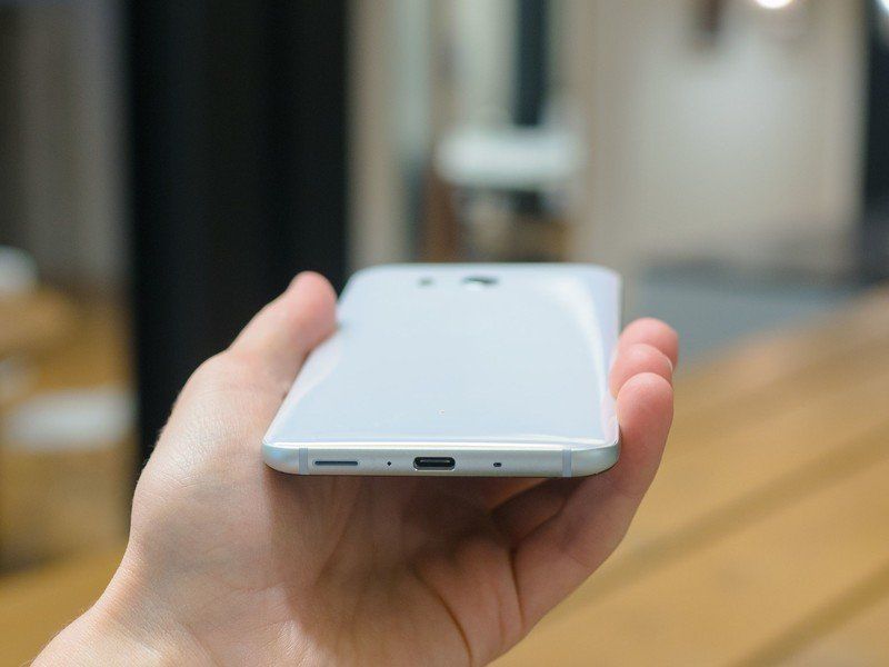 HTC U11 white
