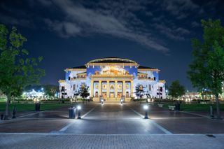 Epson laser projectors light up Indiana Center for Performing Arts with colorful and detailed Greek and Roman mythology.