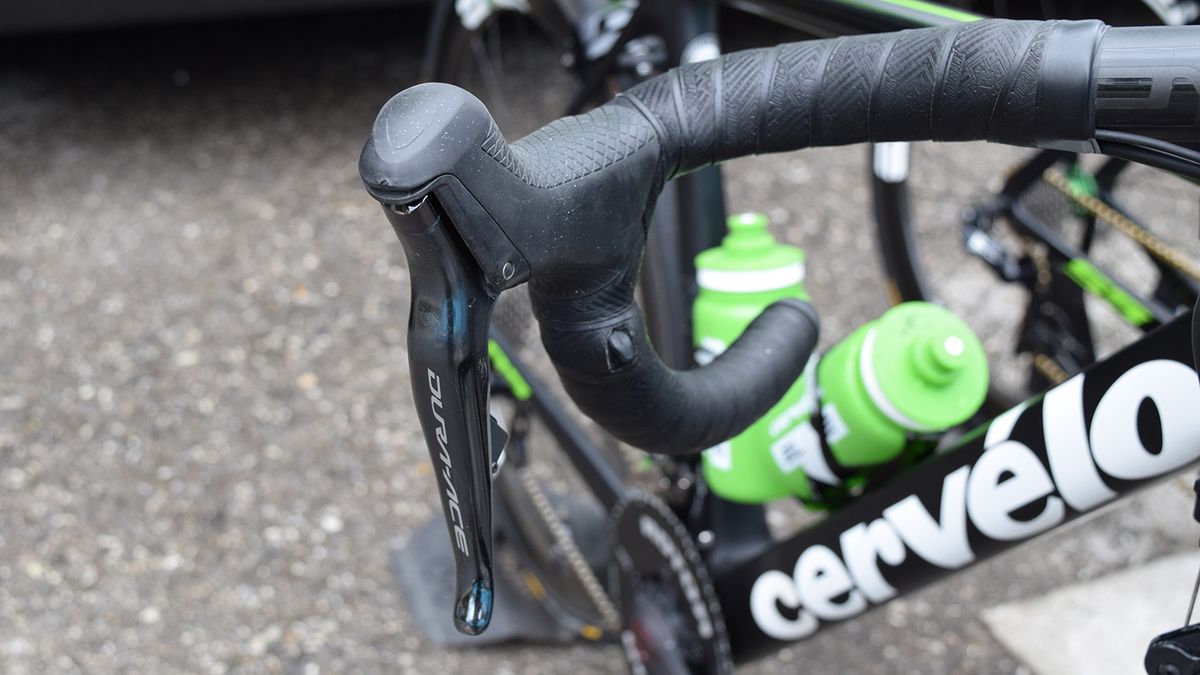 Vermote runs satellite sprint shifters on the handlebar drops