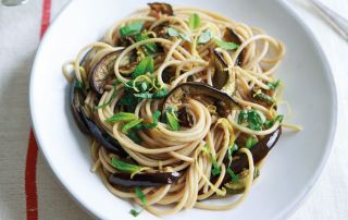 Wholewheat spaghetti with roasted veg