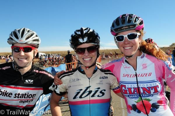 (L to R) Courtney Dimpel, Barbara Howe, and Teal Stetson-Lee on the front row