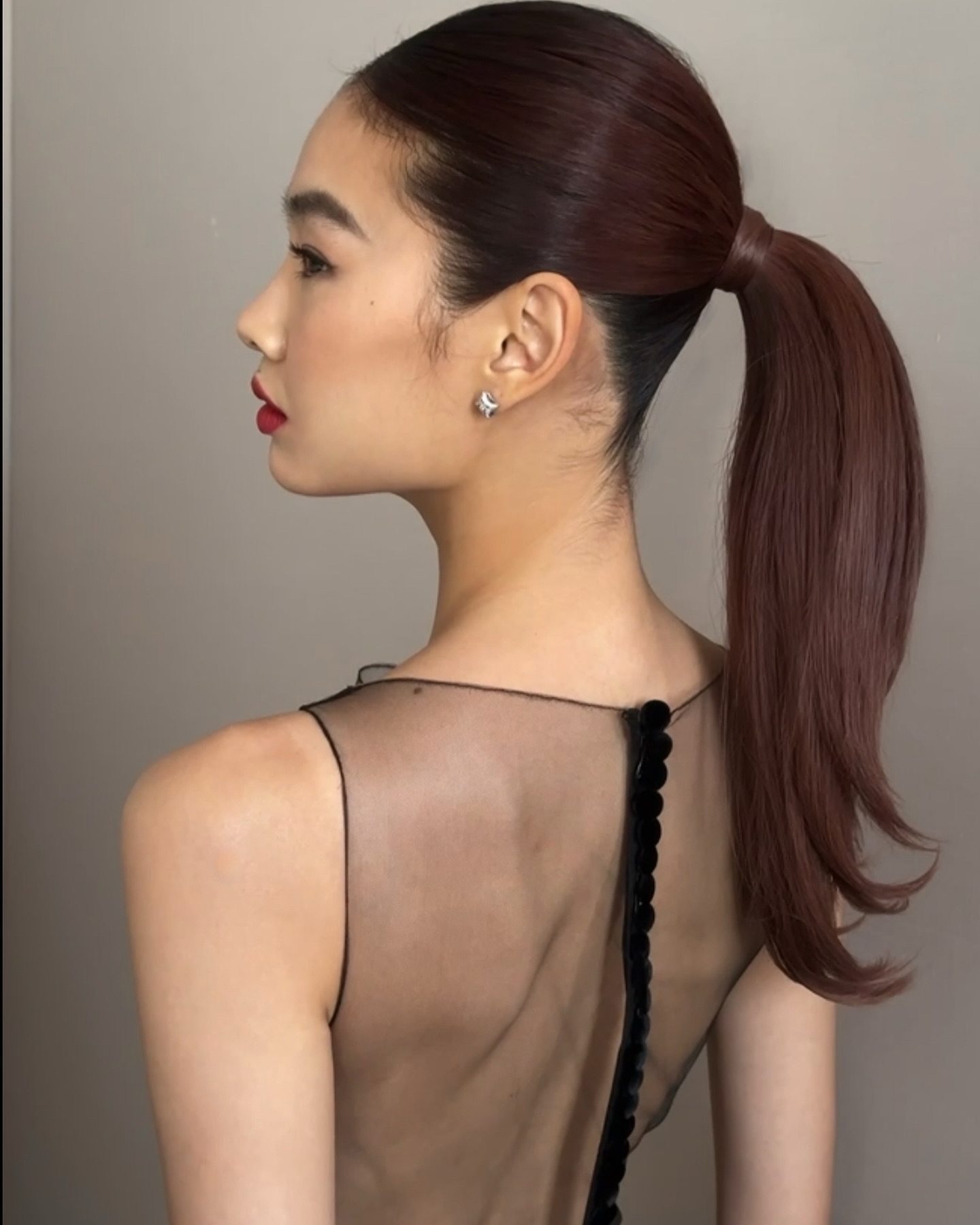 Hoeyon with twisted ponytail hairstyle