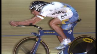 Chris Boardman attempts the Hour Record in the eventually banned superman position