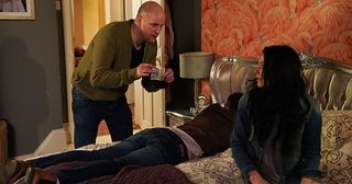 Mick calls it a night, but when he falls asleep, Stuart encourages Hayley to get into bed with him as a joke.