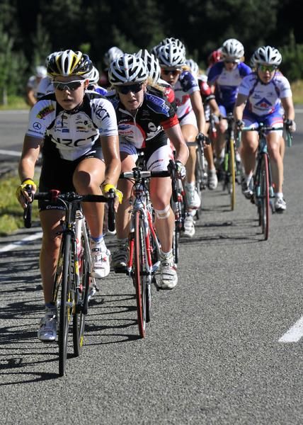 Linda Villumsen (NZ National Team) leads the remnants of the peloton.
