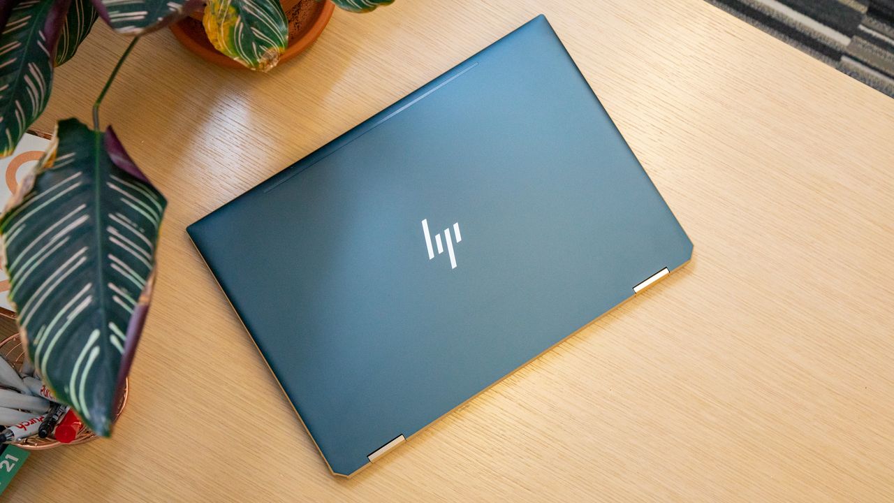 It boasts a sophisticated matte &ldquo;Poseidon Blue&rdquo; chassis fringed with gold trimming.