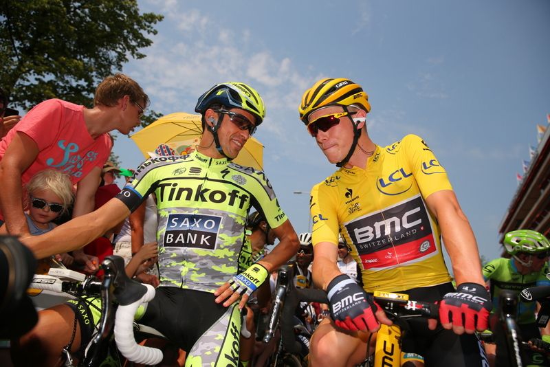 Alberto Contador and yellow jersey holder Rohan Dennis (BMC) on the start line
