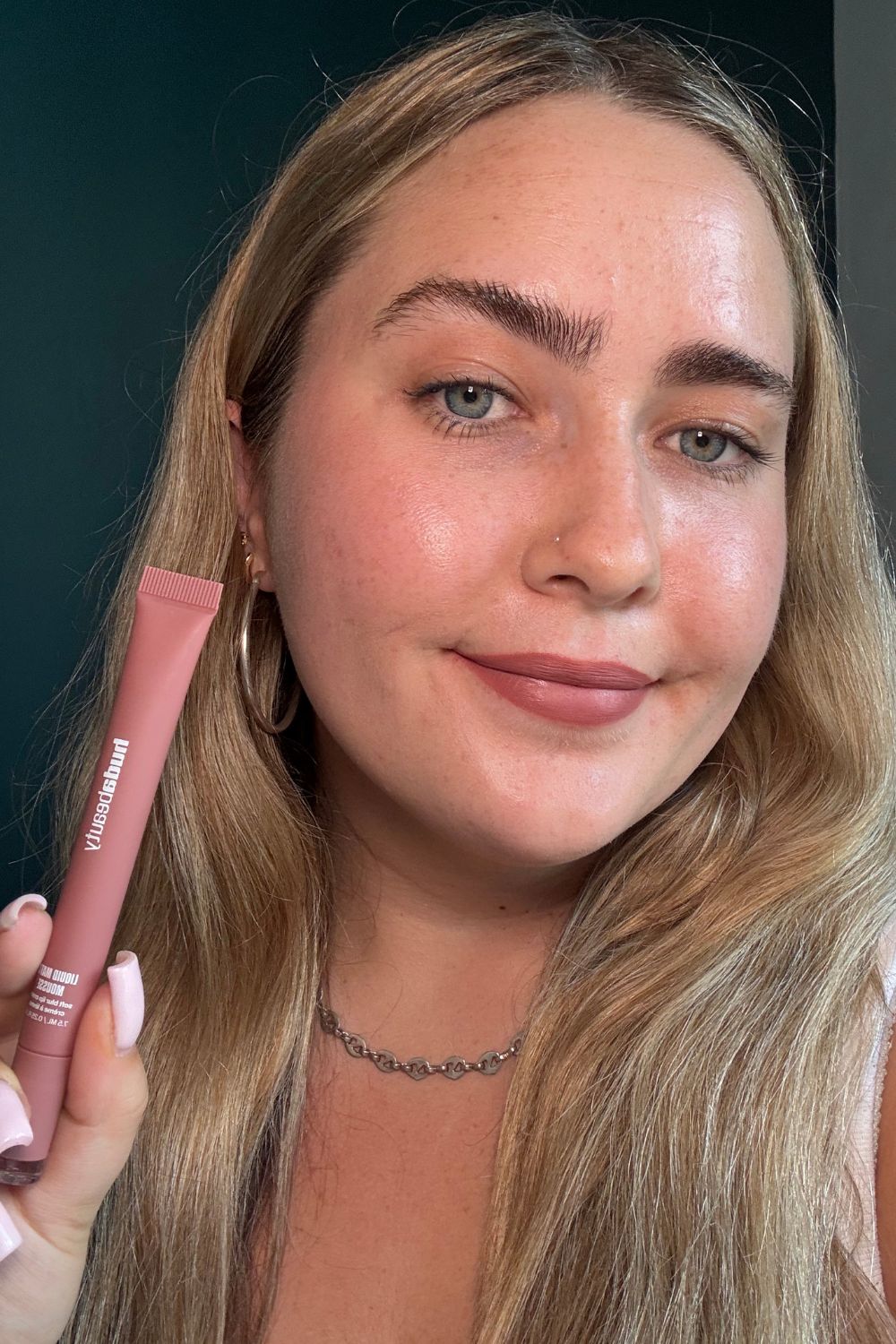 Amelia wearing Huda BeautyLiquid Matte Mousse